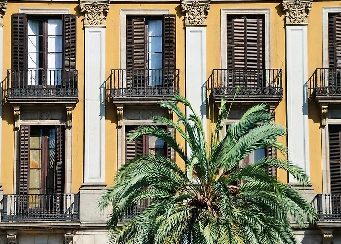 Plaza Real Apartments